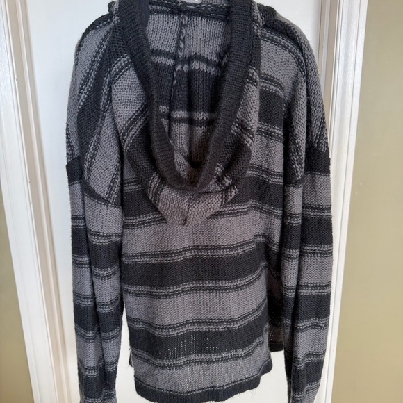 H&M Divided Knit Sweater in Gray and Black - Picture 4 of 8